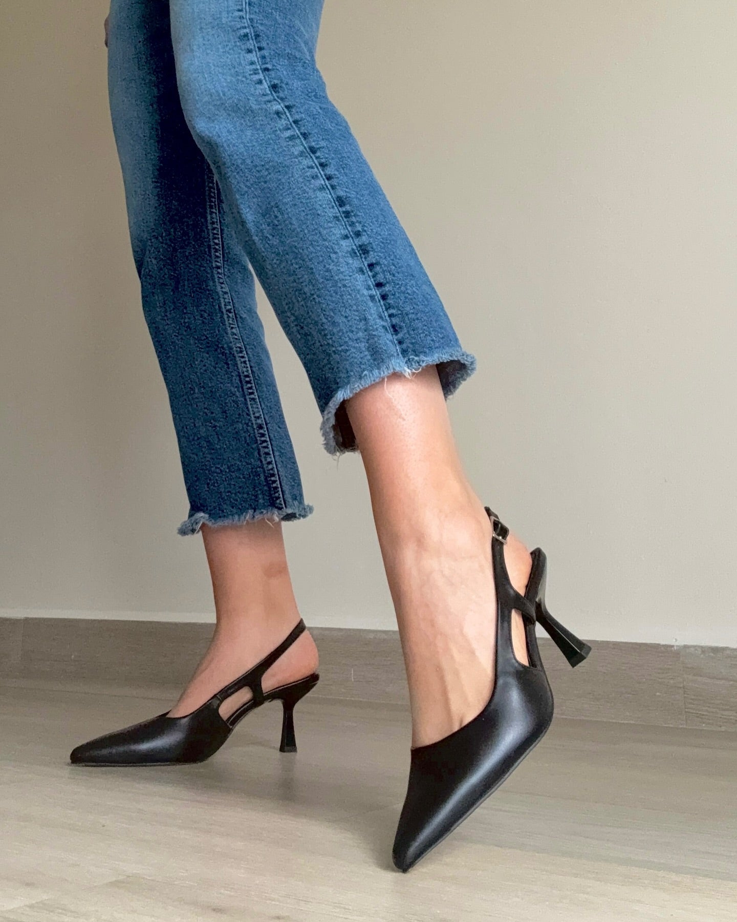 Zapatilla negro tacón bajito